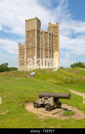 Gut erhaltenen Mauern und Türme der Burg aus dem 12. Jahrhundert, Orford, Suffolk, England, Großbritannien Stockfoto