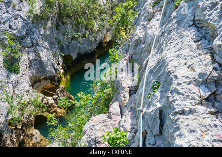 Cikola Canyon in Kroatien, in der Nähe vom Klettersteig Route oben Cikola Fluss gesehen. Tourismus und Abenteuer in Kroatien Konzept Stockfoto