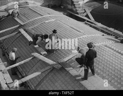 Italien, Rom, arbeiten auf der Kuppel des Ausstellungsgebäudes, 40 s Stockfoto