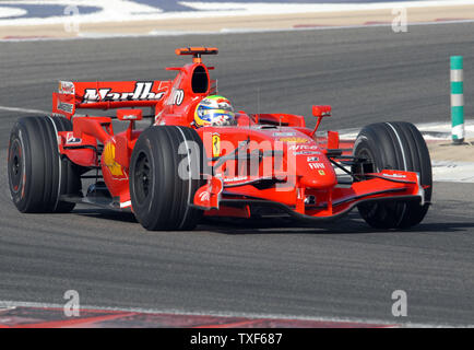 Bahrain Formel 1 Grand Prix Sieger, Ferraris Felipe Massa am Sonntag, den 15. April 2007. Mclaren von Lewis Hamilton den zweiten Platz von Ferrari von Kimi Räikkönen. (UPI Foto/Norbert Schiller) Stockfoto