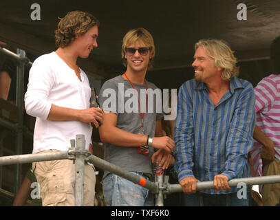 Virgin Records Vorsitzende Sir Richard Branson (R) und sein Sohn Sam Branson (C) die Jungfrau Festival am Pimlico Raceway in Baltimore, Maryland, am 4. August 2007 teilnehmen. (UPI Foto/Alexis C Glenn) Stockfoto