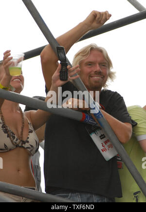 Virgin Records Vorsitzende Sir Richard Branson Uhren Wu-Tang Clan die Jungfrau Festival am Pimlico Raceway in Baltimore, Maryland, am 5. August 2007. (UPI Foto/Alexis C Glenn) Stockfoto