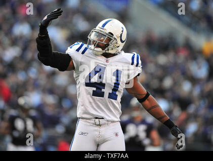 Indianapolis Colts Sicherheit Antoine Bethea der Masse stichelt nach die Colts ein Baltimore Ravens' bei M&T Bank Stadium in Baltimore, Maryland Fumble am 22. November 2009 erholt. UPI/Kevin Dietsch Stockfoto