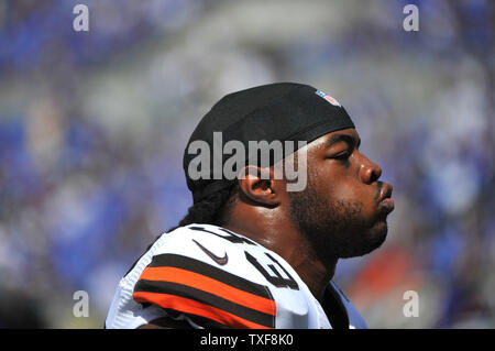 Cleveland Browns zurück laufen Trent Richardson ist am Rande gesehen wie das Braun der Baltimore Ravens bei M&T Bank Stadium in Baltimore, Maryland am 15 September, 2013 spielen. Die Ravens besiegten die Browns 14-6. UPI/Kevin Dietsch Stockfoto