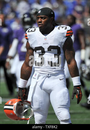Cleveland Browns zurück laufen Trent Richardson ist am Rande gesehen wie das Braun der Baltimore Ravens bei M&T Bank Stadium in Baltimore, Maryland am 15 September, 2013 spielen. Die Ravens besiegten die Browns 14-6. UPI/Kevin Dietsch Stockfoto