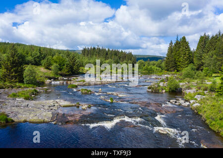 Luftaufnahme der Otter Pool, schwarzes Wasser von Dee, Fluss Dee, Galloway Forest, Dumfries and Galloway, Schottland Stockfoto