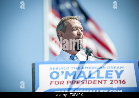 Von der Familie und von Anhängern umgeben, der ehemalige Gouverneur von Maryland, Martin O'Malley verkündet seine Absicht, die demokratische Nominierung für das Amt des Präsidenten der Vereinigten Staaten von Amerika am Donnerstag, 30. Mai 2015 im Federal Hill Park in Baltimore, Maryland, zu suchen. UPI/Pete Marovich Stockfoto