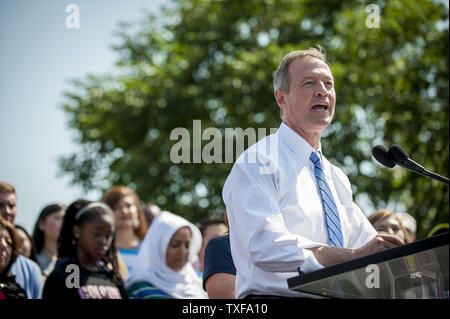 Von der Familie und von Anhängern umgeben, der ehemalige Gouverneur von Maryland, Martin O'Malley verkündet seine Absicht, die demokratische Nominierung für das Amt des Präsidenten der Vereinigten Staaten von Amerika am Donnerstag, 30. Mai 2015 im Federal Hill Park in Baltimore, Maryland, zu suchen. UPI/Pete Marovich Stockfoto
