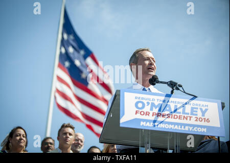 Von der Familie und von Anhängern umgeben, der ehemalige Gouverneur von Maryland, Martin O'Malley verkündet seine Absicht, die demokratische Nominierung für das Amt des Präsidenten der Vereinigten Staaten von Amerika am Donnerstag, 30. Mai 2015 im Federal Hill Park in Baltimore, Maryland, zu suchen. UPI/Pete Marovich Stockfoto