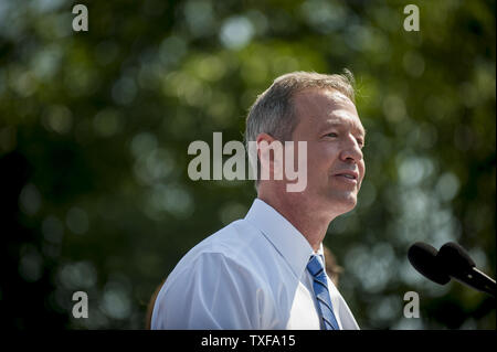 Von der Familie und von Anhängern umgeben, der ehemalige Gouverneur von Maryland, Martin O'Malley verkündet seine Absicht, die demokratische Nominierung für das Amt des Präsidenten der Vereinigten Staaten von Amerika am Donnerstag, 30. Mai 2015 im Federal Hill Park in Baltimore, Maryland, zu suchen. UPI/Pete Marovich Stockfoto