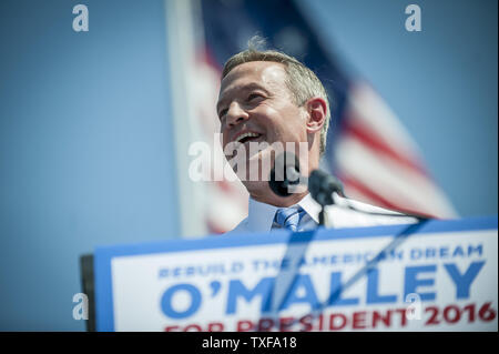 Von der Familie und von Anhängern umgeben, der ehemalige Gouverneur von Maryland, Martin O'Malley verkündet seine Absicht, die demokratische Nominierung für das Amt des Präsidenten der Vereinigten Staaten von Amerika am Donnerstag, 30. Mai 2015 im Federal Hill Park in Baltimore, Maryland, zu suchen. UPI/Pete Marovich Stockfoto