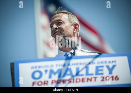 Von der Familie und von Anhängern umgeben, der ehemalige Gouverneur von Maryland, Martin O'Malley verkündet seine Absicht, die demokratische Nominierung für das Amt des Präsidenten der Vereinigten Staaten von Amerika am Donnerstag, 30. Mai 2015 im Federal Hill Park in Baltimore, Maryland, zu suchen. UPI/Pete Marovich Stockfoto