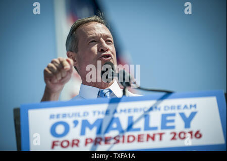 Von der Familie und von Anhängern umgeben, der ehemalige Gouverneur von Maryland, Martin O'Malley verkündet seine Absicht, die demokratische Nominierung für das Amt des Präsidenten der Vereinigten Staaten von Amerika am Donnerstag, 30. Mai 2015 im Federal Hill Park in Baltimore, Maryland, zu suchen. UPI/Pete Marovich Stockfoto
