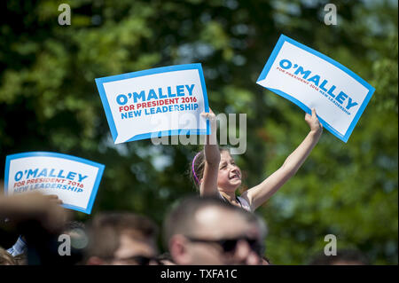 Von der Familie und von Anhängern umgeben, der ehemalige Gouverneur von Maryland, Martin O'Malley verkündet seine Absicht, die demokratische Nominierung für das Amt des Präsidenten der Vereinigten Staaten von Amerika am Donnerstag, 30. Mai 2015 im Federal Hill Park in Baltimore, Maryland, zu suchen. UPI/Pete Marovich Stockfoto