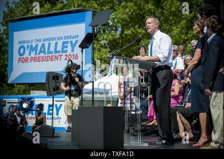 Von der Familie und von Anhängern umgeben, der ehemalige Gouverneur von Maryland, Martin O'Malley verkündet seine Absicht, die demokratische Nominierung für das Amt des Präsidenten der Vereinigten Staaten von Amerika am Donnerstag, 30. Mai 2015 im Federal Hill Park in Baltimore, Maryland, zu suchen. UPI/Pete Marovich Stockfoto