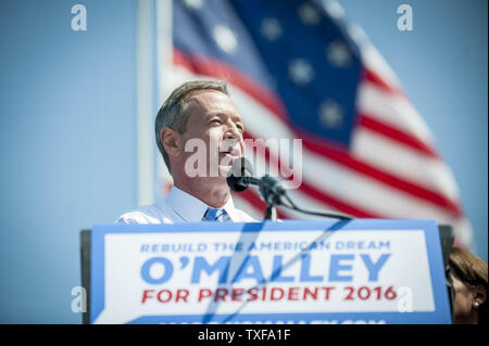 Von der Familie und von Anhängern umgeben, der ehemalige Gouverneur von Maryland, Martin O'Malley verkündet seine Absicht, die demokratische Nominierung für das Amt des Präsidenten der Vereinigten Staaten von Amerika am Donnerstag, 30. Mai 2015 im Federal Hill Park in Baltimore, Maryland, zu suchen. UPI/Pete Marovich Stockfoto