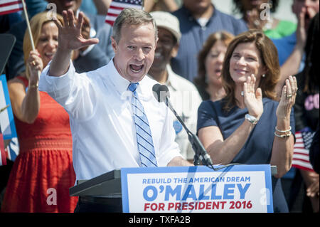 Von der Familie und von Anhängern umgeben, der ehemalige Gouverneur von Maryland, Martin O'Malley verkündet seine Absicht, die demokratische Nominierung für das Amt des Präsidenten der Vereinigten Staaten von Amerika am Donnerstag, 30. Mai 2015 im Federal Hill Park in Baltimore, Maryland, zu suchen. UPI/Pete Marovich Stockfoto