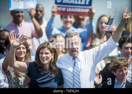 Von der Familie und von Anhängern umgeben, der ehemalige Gouverneur von Maryland, Martin O'Malley verkündet seine Absicht, die demokratische Nominierung für das Amt des Präsidenten der Vereinigten Staaten von Amerika am Donnerstag, 30. Mai 2015 im Federal Hill Park in Baltimore, Maryland, zu suchen. UPI/Pete Marovich Stockfoto