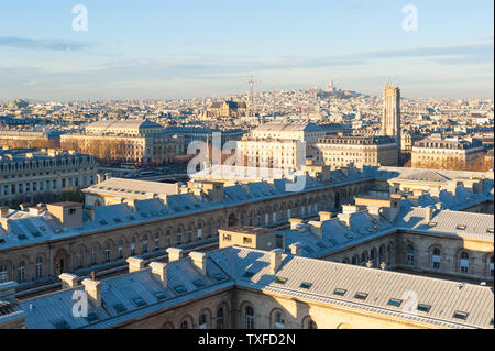 Auf der Dachterrasse im Zentrum von Paris, Frankreich Stockfoto