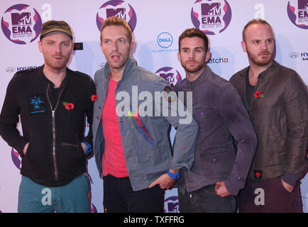 Coldplay kommt auf dem roten Teppich bei den MTV Europe Music Awards in Belfast, Nordirland am 6. November 2011. UPI/David Silpa Stockfoto