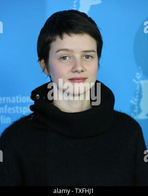 Pauline Etienne kommt an das Foto für den Film "La Relligieuse (die Nonne), bei der 63. Berlinale Film Festival in Berlin am 10. Februar 2013. UPI/David Silpa Stockfoto