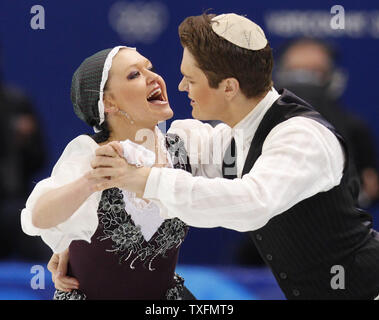 Alexandra Zaretsky (L) und Roman Zaretsky Israel skate während Ihrer ursprünglichen Tanz Programm im Eis tanzen Wettbewerb bei den Olympischen Winterspielen 2010 in Vancouver, Kanada, am 21. Februar 2010. UPI/Brian Kersey Stockfoto