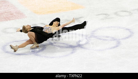Isabelle Delobel und Oliver Schoenfelder von Frankreich skate Ihr kostenloses Programm im Eiskunstlauf Ice Dance Wettbewerb bei den Olympischen Winterspielen 2010 in Vancouver, Kanada, am 22. Februar 2010. UPI/Brian Kersey Stockfoto