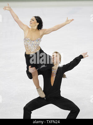 Isabelle Delobel und Oliver Schoenfelder von Frankreich skate Ihr kostenloses Programm im Eiskunstlauf Ice Dance Wettbewerb bei den Olympischen Winterspielen 2010 in Vancouver, Kanada, am 22. Februar 2010. UPI/Brian Kersey Stockfoto
