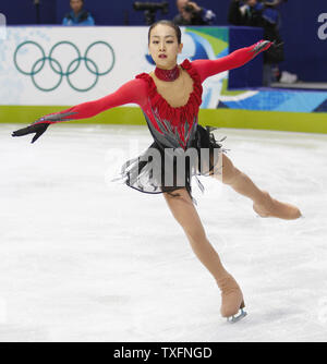 Mao Asada von Japan skates ihr kurzes Programm bei den Frauen Eiskunstlauf Wettbewerb bei den Olympischen Winterspielen 2010 in Vancouver, Kanada, die am 25. Februar 2010. Asada gewann die Silbermedaille in der Veranstaltung. UPI/Brian Kersey Stockfoto