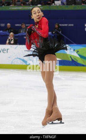 Mao Asada von Japan skates ihr kurzes Programm bei den Frauen Eiskunstlauf Wettbewerb bei den Olympischen Winterspielen 2010 in Vancouver, Kanada, die am 25. Februar 2010. Asada gewann die Silbermedaille in der Veranstaltung. UPI/Brian Kersey Stockfoto
