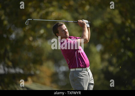 Das Team Europa Graeme McDowell von Nordirland zweigt weg auf das 15. Loch an der 39th Ryder Schale bei Medinah Country Club am 29. September 2012 in Medinah, Illinois. UPI/Brian Kersey Stockfoto