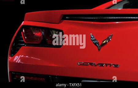 General Motors stellt die 2014 Chevrolet Corvette Stingray während einer Vorschau Veranstaltung vor der 2014 North American International Auto Show in Detroit am 13. Januar 2013. Die neue Corvette die leistungsstärksten Standard Modell mit 450 PS und 450 lb.-ft. festziehen. UPI/Brian Kersey Stockfoto