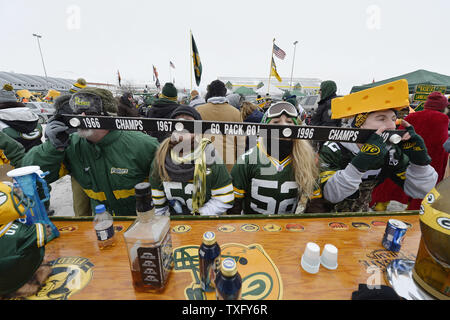 Green Bay Packers fans Heckklappe, bevor die NFC Wildcard Endspiel gegen die San Francisco 49ers im Lambeau Field in Green Bay, Wisconsin am 5. Januar 2014. UPI/Brian Kersey Stockfoto