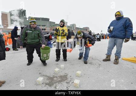 Green Bay Packers fans Heckklappe, bevor die NFC Wildcard Endspiel gegen die San Francisco 49ers im Lambeau Field in Green Bay, Wisconsin am 5. Januar 2014. UPI/Brian Kersey Stockfoto