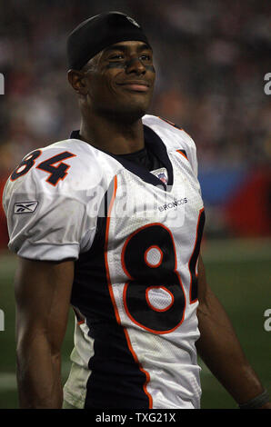 Denver Broncos wide receiver Javon ist alles Lächeln nach dem Verbinden mit Quarterback Jake Plummer für einen 83 Yard Touchdown Pass im vierten Quartal die Broncos' 17-7 gewinnen im Gillette Stadium in Foxboro, Massachusetts am 24. September 2006. (UPI Foto/Katie McMahon) Stockfoto