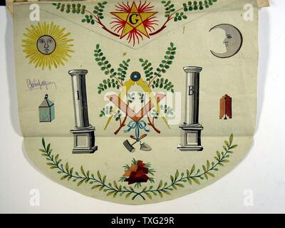 Nähen Muster der Schürze des Meisters um 1830 aus einer Sammlung von kommentierten Aquarell die Muster, zu sticken (30 cm x 34 cm) Dieses Reich ausgewogene Zusammensetzung ist Beweis der Ikonographie für die 3. Grades, die mit einem Stern mit dem Buchstaben G, ein Symbol noch heute verwendet. Die Sonne und der Mond waren in der Regel platziert, die auf die im Norden und im Süden. Paris, Musée de La Franc-Maçonnerie Stockfoto
