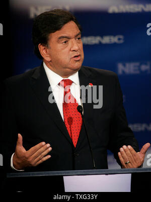 Demokratische Präsidentschaftskandidat Massachusetts Gouverneur Bill Richardson antwortet auf eine Frage an der demokratischen Debatte am Dartmouth College in Hanover, New Hampshire am 26. September 2007. (UPI Foto/Matthew Healey) Stockfoto