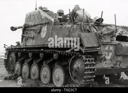 German tank Destroyer des Zweiten Weltkrieges mit einem Sowjetischen 7,62 mm Gewehr abfeuern Deutsche Munition. Udssr, 1943 Stockfoto