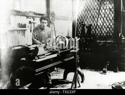 Louis Renault, französischer Industrieller und Gründer des Automobils Empire mit dem gleichen Namen. Hochformat ca. 1895 Stockfoto