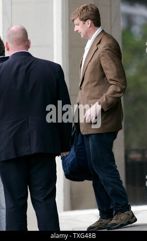 Kongressabgeordneten Patrick Kennedy (D-RI) verlässt den Warren Gebäude des Massachusetts General Hospital nach einem Besuch in seinem Vater Senator Edward Kennedy (D-MA), die ein Patient im Krankenhaus in Boston, Massachusetts am 19. Mai 2008. Senator Ted Kennedy Tests durchmacht im Krankenhaus, nachdem er zwei Anfälle. (UPI Foto/Matthew Healey) Stockfoto