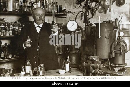 Französischer Chemiker Eugène Turpin, der Erfinder des Melinite explosiv, hier in seinem Labor 18 rue Menelotte in Colombes. Stockfoto
