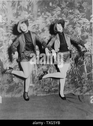 Miss Blanche Lehman und Miss Tereta Sheaffer in einem Tanz Zahl in der zweiten productionof 'Onkel Sam's Follies' Stockfoto