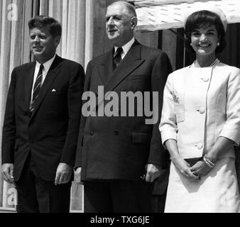 US-Präsident John Kennedy, Präsident Charles de Gaulle und Jackie Kennedy in Paris im Elysee-palast Stockfoto