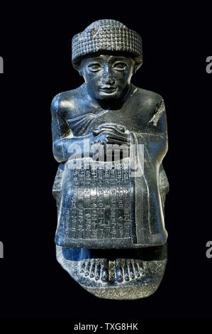 Sitzende Statue von Gudea, Prinz von Lagash. Neo-Sumerian Zeitraum Gudea war ein Herrscher (ensi) der Zustand von Lagash im Südlichen Mesopotamien Stockfoto