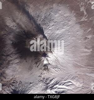 Satellitenbild von Eruption des kliuchevskoj oder Vulkan Klyuchevskaya Sopka Halbinsel Kamtschatka, Russland, 2010. Hat aktive fast ununterbrochen seit ihrer ersten aufgezeichneten Eruption 1697 Credit NASA Wissenschaft Geologie Vulkanologie Stockfoto