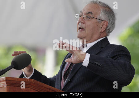 Kongressabgeordnete Barney Frank (D-MA) spricht an der 2012 das Harvard College Class Tag Übungen in Tercentenary Theater an der Harvard University in Cambridge, Massachusetts am 23. Mai 2012. UPI/Matthew Healey Stockfoto