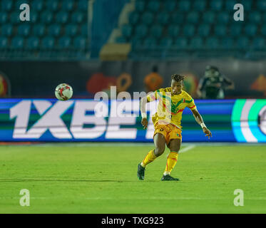 Suez, Ägypten. 24. Juni, 2019. Youssouf Kone von Mali während der 2019 Afrika Cup der Nationen Übereinstimmung zwischen Mali und Mauretanien am Suez Armee Stadion in Suez, Ägypten. Ulrik Pedersen/CSM/Alamy leben Nachrichten Stockfoto