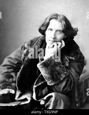 Oscar Fingal O'Flahertie Wills Wilde (16. Oktober 1854 - 30. November 1900) war ein irischer Schriftsteller, Dichter, Prominente und Ästhet. Foto 1882 von Napoléon Sarony genommen Stockfoto