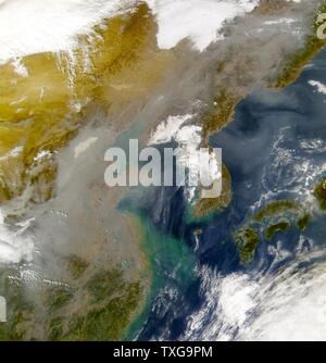 Korea und dem japanischen Meer verdeckt von wirbelt der Umweltverschmutzung in diesem Bild durch die Sea-viewing Wide Field-of-View Sensor (SeaWiFS) am 23. November 2001 Credit NASA Stockfoto