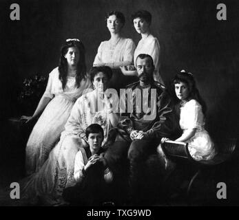Die romanows (herrschende Familie von Russland) - 1913. Nikolaus II. (1868-1918), Zar von Russland 1894-1917, mit seiner Frau und seinen Kindern, einschließlich der Tsarevich Alexi, die an Hämophilie litt Stockfoto